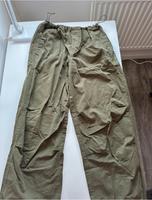 Paracute Hose Khaki Stradivarius 34 Niedersachsen - Varel Vorschau