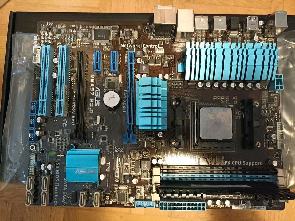 Asus M5A97 Mainboard + AMD FX-8350 Prozessor + 8GB RAM in Hürth