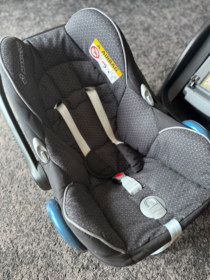 Maxi Cosi Pebble + Family Fix in Eppingen