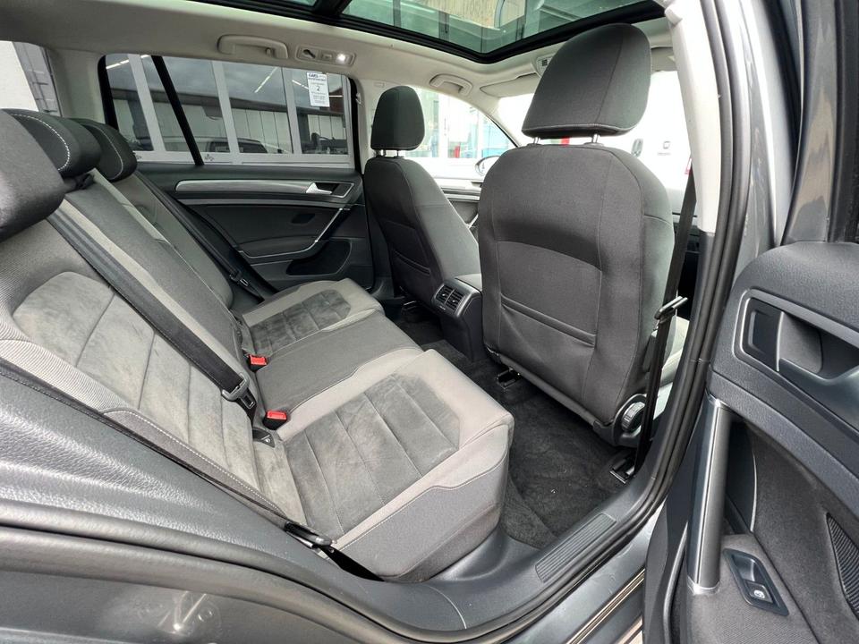 Volkswagen Golf VII Variant Highline*Sitzheizung*LED*PDC* in Schweinfurt