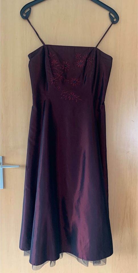 Jugendweihekleid Festkleid weinrot XS S in Bernburg (Saale)