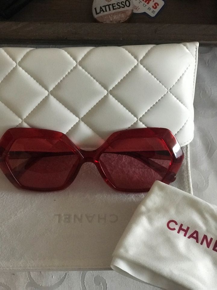 Chanel Sonnenbrille Rot in Elmshorn