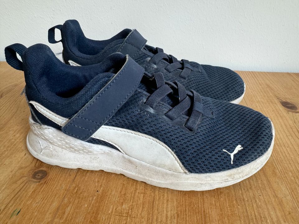 Puma Turnschuhe Blau Größe 32 sehr leicht in München