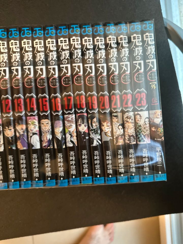 Demon slayer Manga Set 1-23 Japanisch in Frankfurt am Main