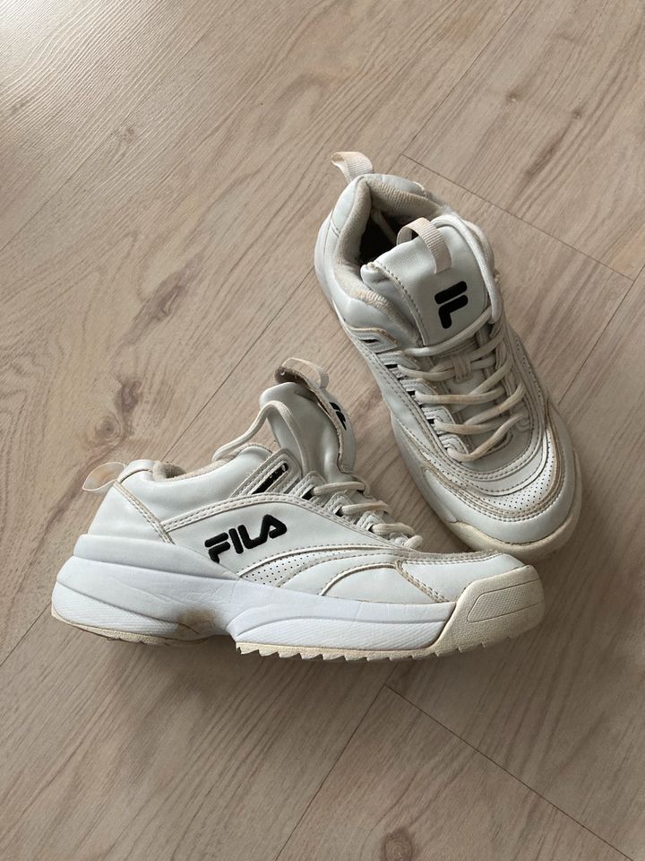 Fila Chunky Sneaker Schuhe 37 weiß vintage in Bayern - Gerbrunn | eBay  Kleinanzeigen ist jetzt Kleinanzeigen