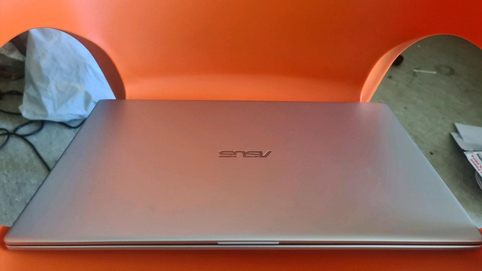 ASUS VIVOBOOK 17 Ryzen 5. 256gb ssd. 8gb RAM. Windows 11. in Nürnberg (Mittelfr)