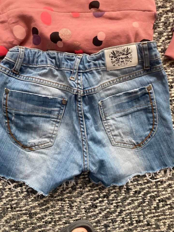 Hema Sweatshirt/Jeans Shorts Zara 146/152 in Köln