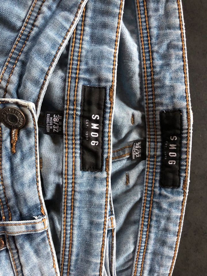 2 Smog Jeans Gr. 38/32 in Vechelde