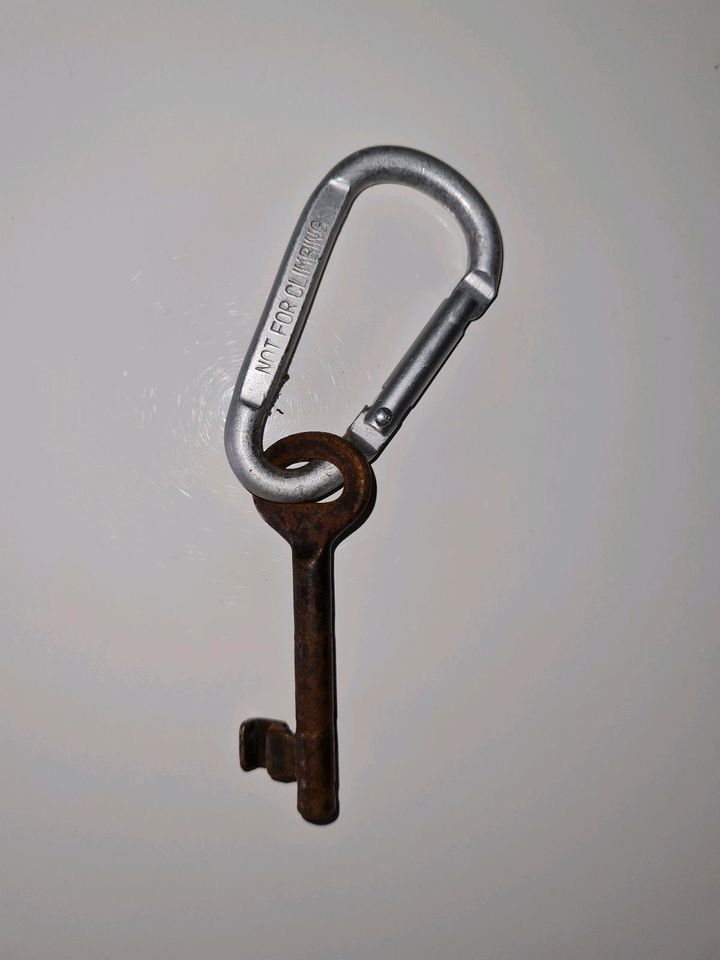 Schlüssel mit Karabinerhaken gefunden in Schwalmtal