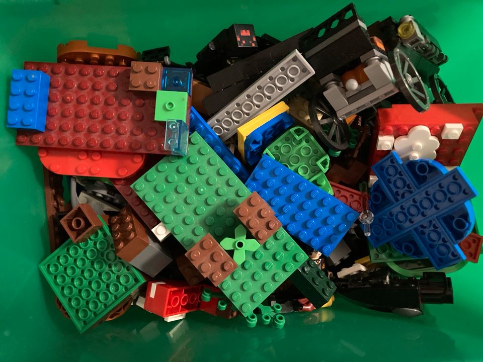 Lego mit verschiedenen Teilen in Flensburg