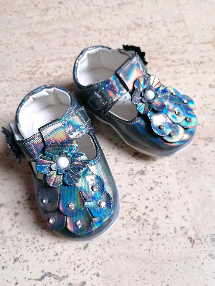 Baby-/Schuhe/-Sandale Gr. 17 Mädchen in Vechta