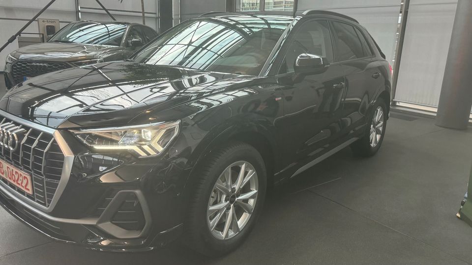 Audi Q3 40 TDI QUATTRO SLINE S TRONIC MYTHOS SCHWARZ GARANTIE in Ludwigsburg