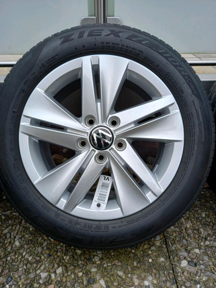 Golf 8, 7, 6 Aluf. 7Jx16, ET48 + Sommerreifen  205/55R16. DOT2221 in Detmold