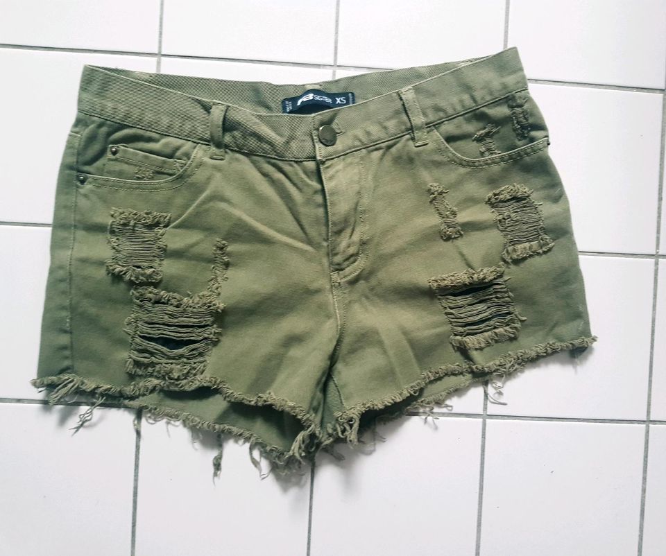 kurze Shorts Jeansshorts FB Sister  Gr  38 in Berlin