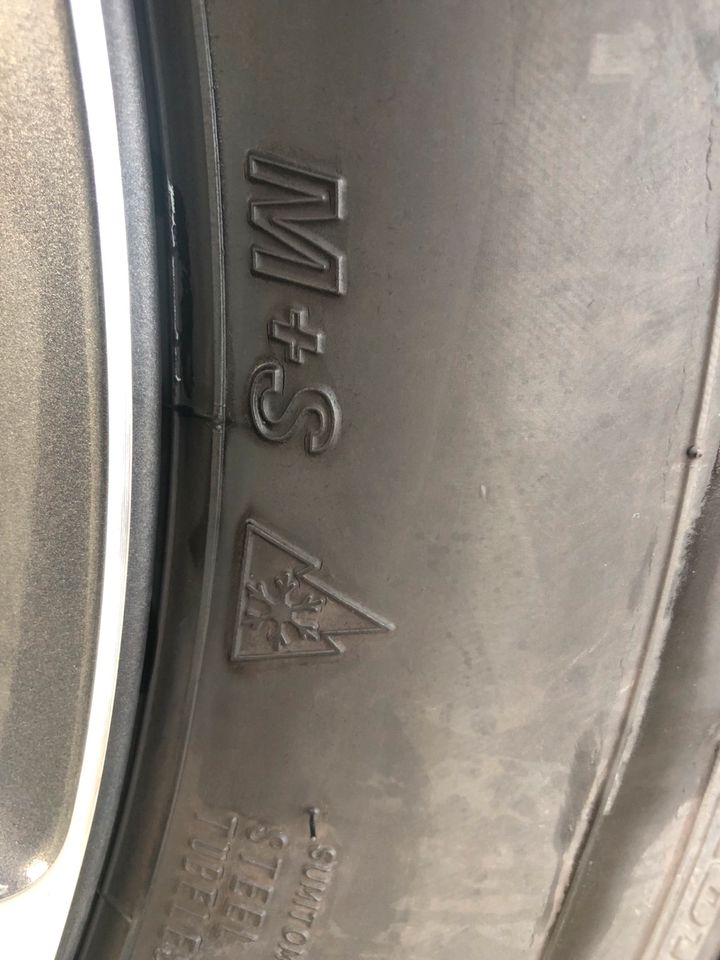 Allwetter Reifen 235/65 R17 auf Alufelgen Volvo XC 60 in Alsdorf
