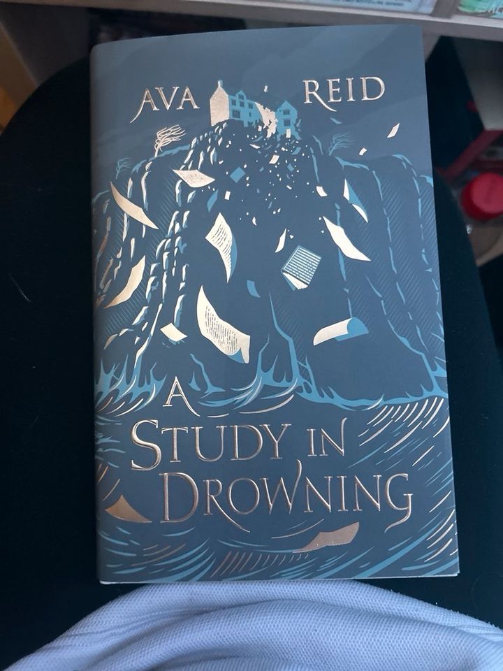 A study in Drowning - Ava Reid - Illumicrate in Berlin