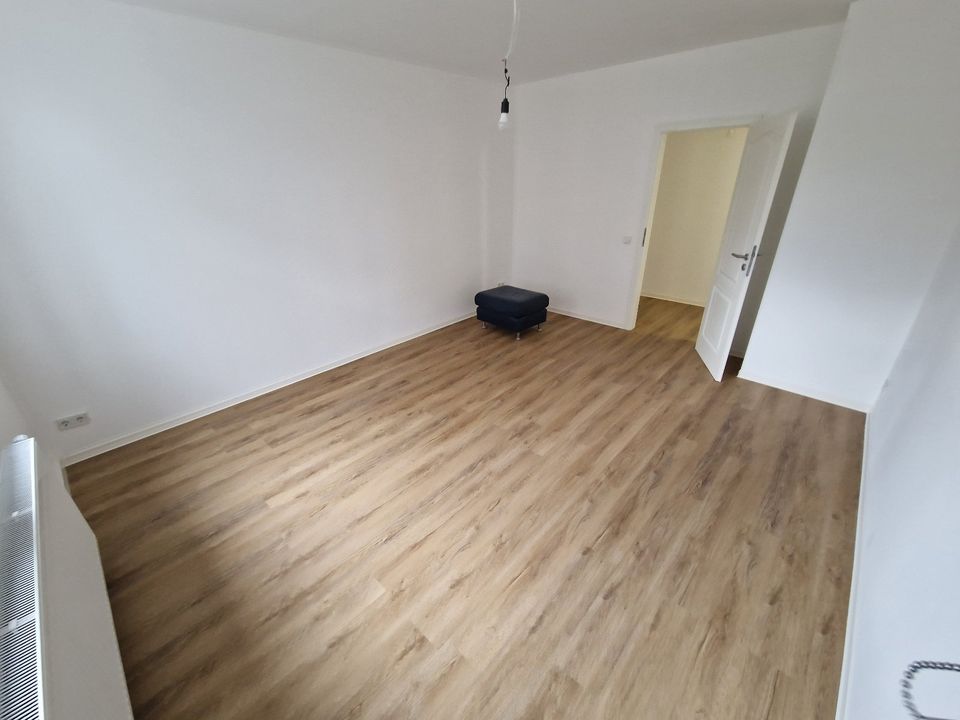 Frisch sanierte helle 3 Raumwohnung + Badewanne in Auerbach (Vogtland)