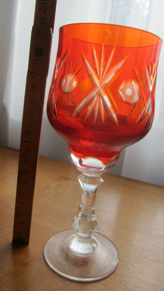 Römer Überfangglas Weinglas rot in Woltersdorf