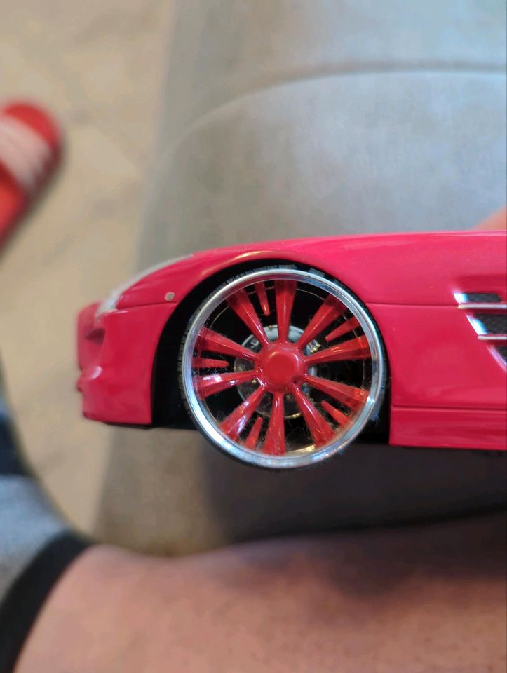 Mercedes SLS AMG 1:18 Modellauto Felgenumbau Mondo Motors in Wesendorf