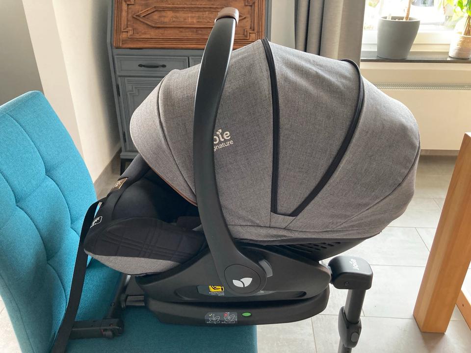 Joië Signature Babyschale i-Level mit Isofix Station i-Base SX2 in Uslar