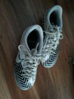 Weiße Nike Fußball Schuhe Ronaldo Gr. 32 Niedersachsen - Emden Vorschau