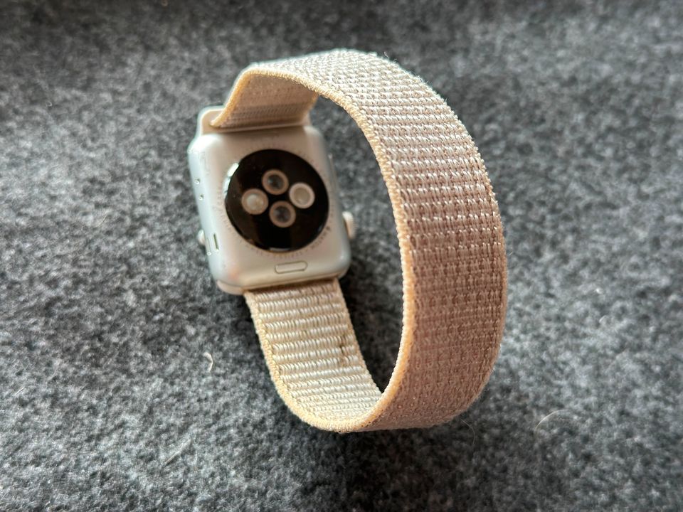 Apple Watch Series 2 Aluminium A1757 38mm space grey in Wremen