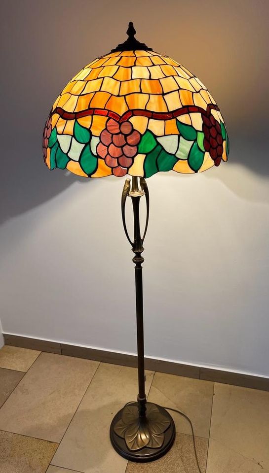 Wunderschöne Tiffany Stehlampe Lampe Licht Leuchte Antik in Iserlohn