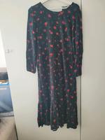 Schwarze Kleid mit roten Rosen Brandenburg - Falkensee Vorschau
