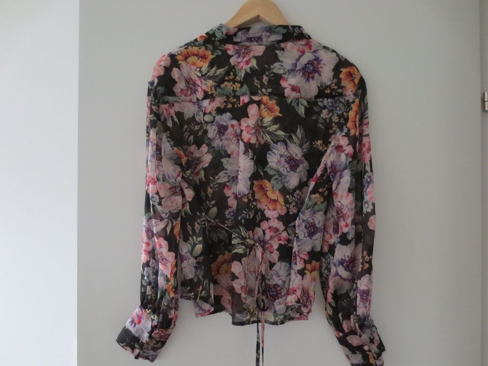 NEU, Bluse, Guess, Blumenmuster, Gr. 36/S, langarm, zart, transp. in Laufen