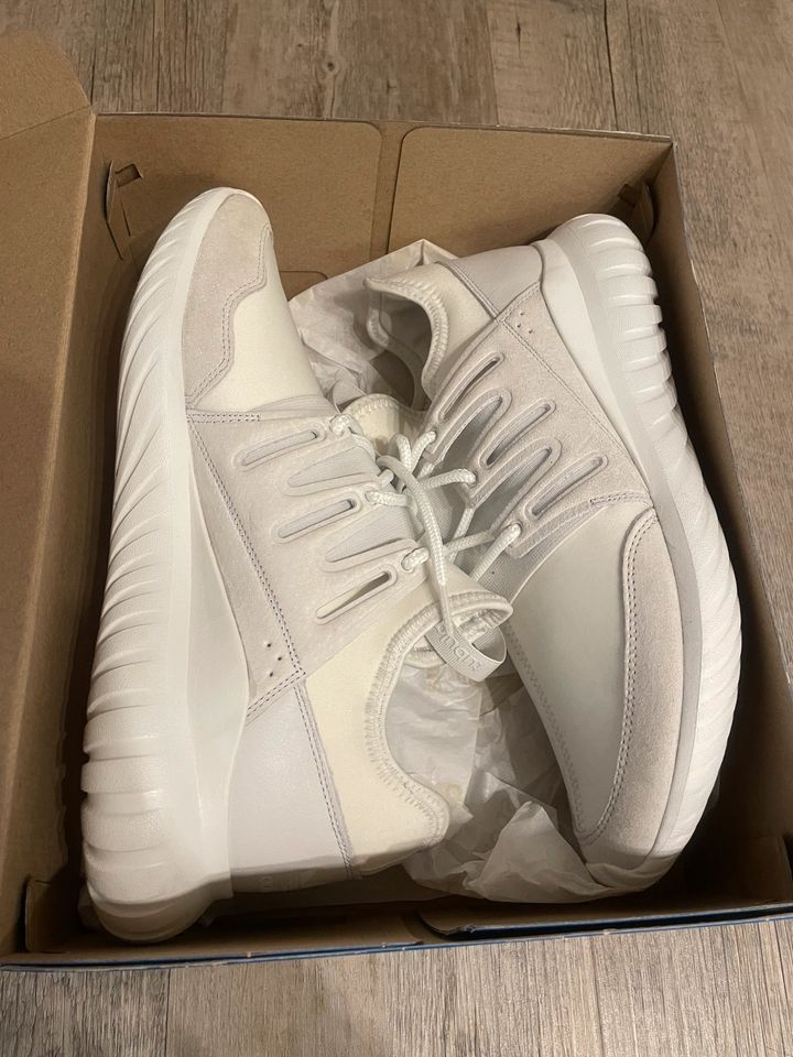 Adidas tubular box online