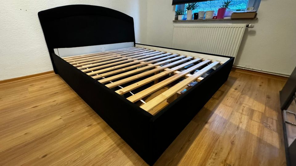 Bett 160 x 200 | Doppelbett | 2 x Matraze | schwarz in Düsseldorf