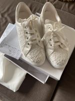 Brautschuhe Sneaker AVALIA Zoey ivory Satin neuwertig Nordrhein-Westfalen - Wermelskirchen Vorschau