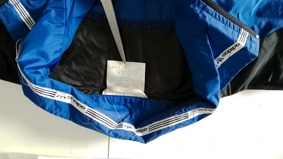 Windjacke Adidas in Oschersleben (Bode)