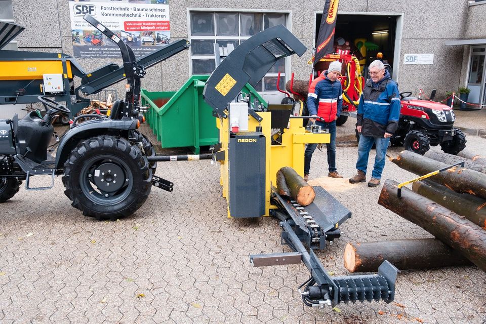 Sägespaltautomat 38 cm Brennholzautomat Regon R3 Zapfwelle BBS in Brockscheid