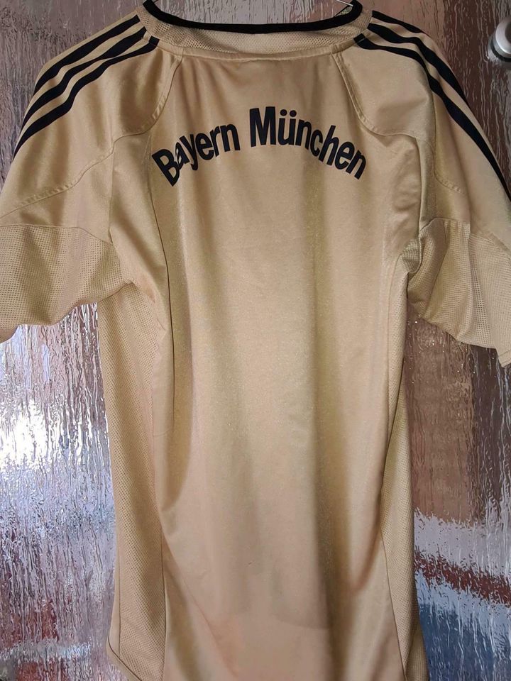 Bayern München Trikot Größe 176 je 13 € in Bad Soden-Salmünster