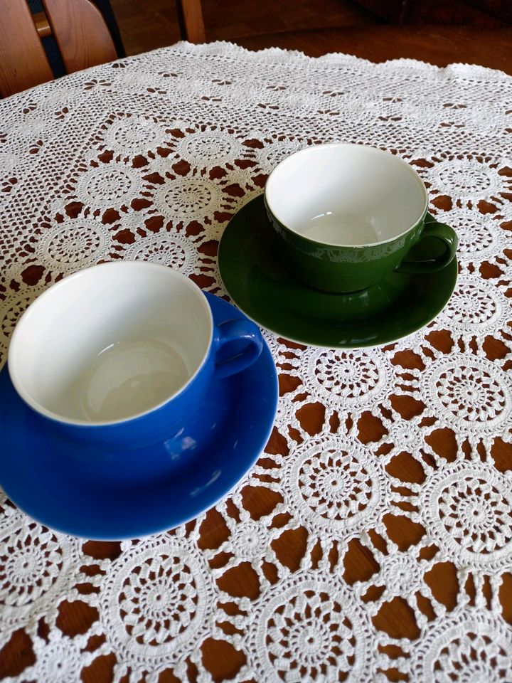 KAHLA 2 Tassen mit Untertasse grün und blau in Bad Schwartau