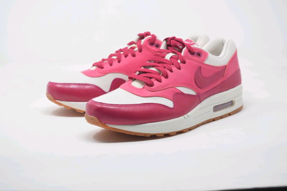 NEU - Size 42 - WMNS NIKE AIR MAX 1 VNTG SNEAKER in Hanau