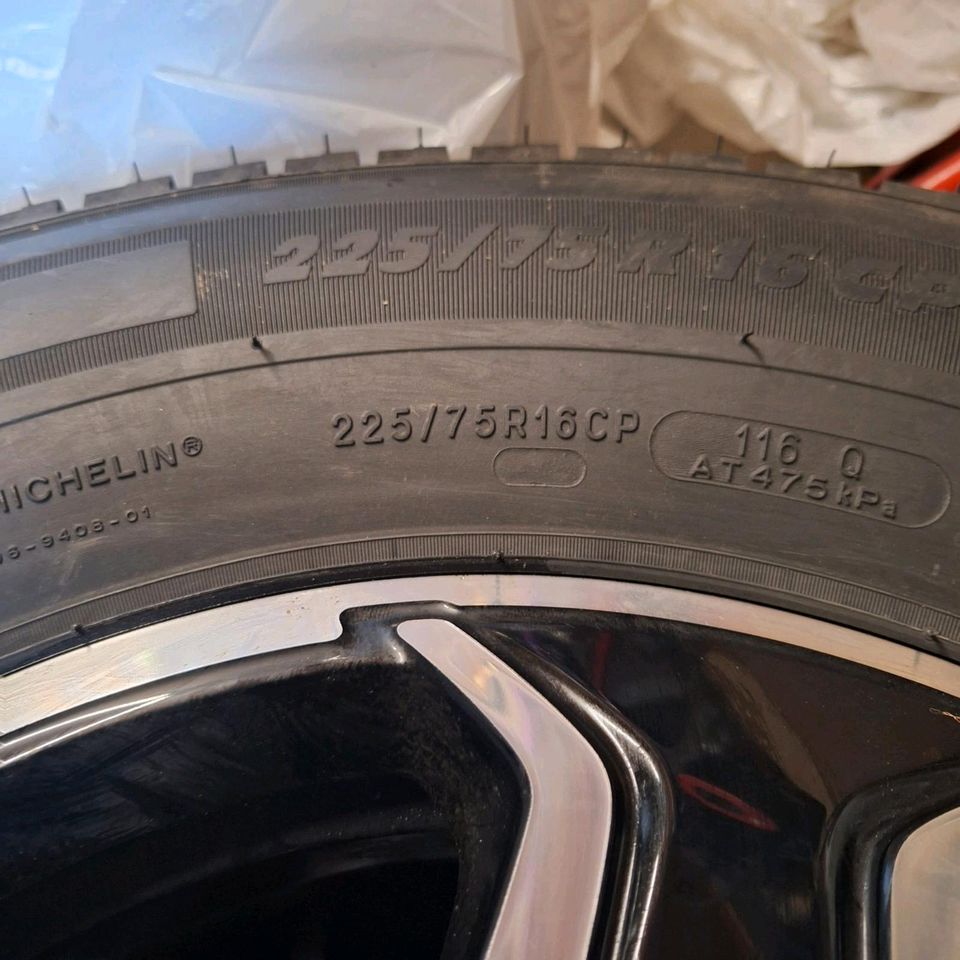 Michelin M+S 225/75 R 16 Wohnmobilreifen auf Alufelgen in Kreuztal