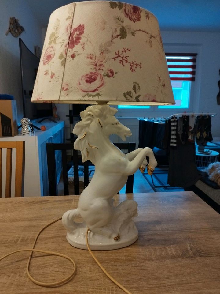 Schöne Lampe mit Pferdeskulptur in Anklam