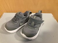 Nike Kinderschuh grau Gr. 19.5 Niedersachsen - Achim Vorschau