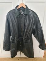 Vintage Echt-Lederjacke Gr. M/38 schwarz Italien 70er 80erKapuze Sachsen - Delitzsch Vorschau