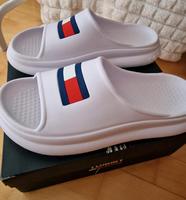 Tommy Hilfiger Sandalen Badeschuhe 39/40 NEU Bayern - Aichach Vorschau