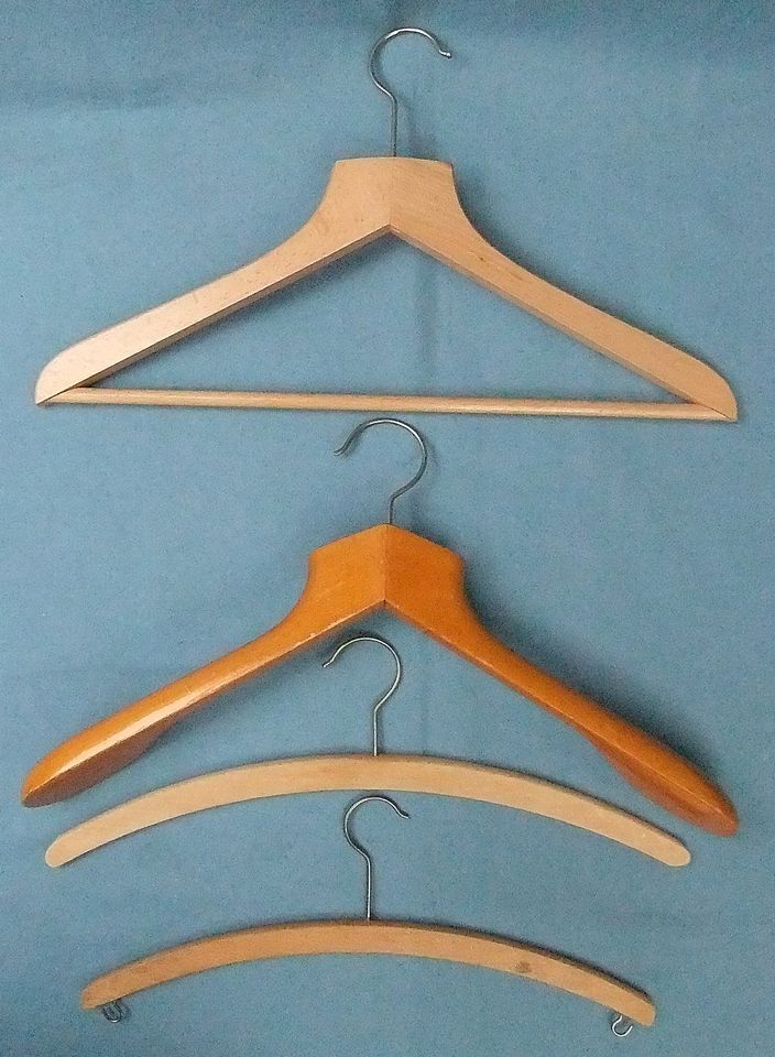 7 Kleiderbügel + 1 Hosenträger aus Holz - verschiedene Formen in Groß-Gerau