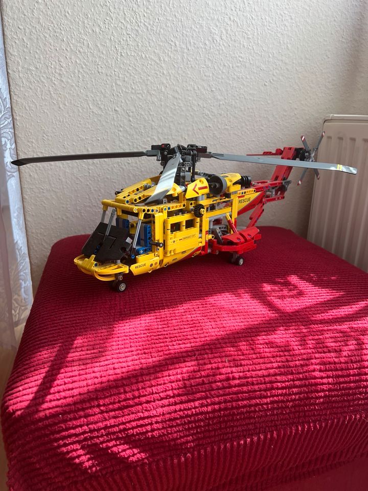 Lego Technic 9396 Helikopter Rescue in Berlin