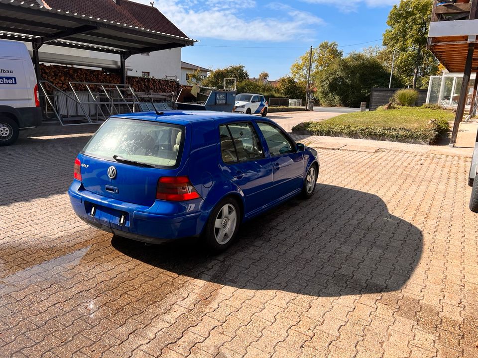 VW Golf 4 1.6 in Parkstetten