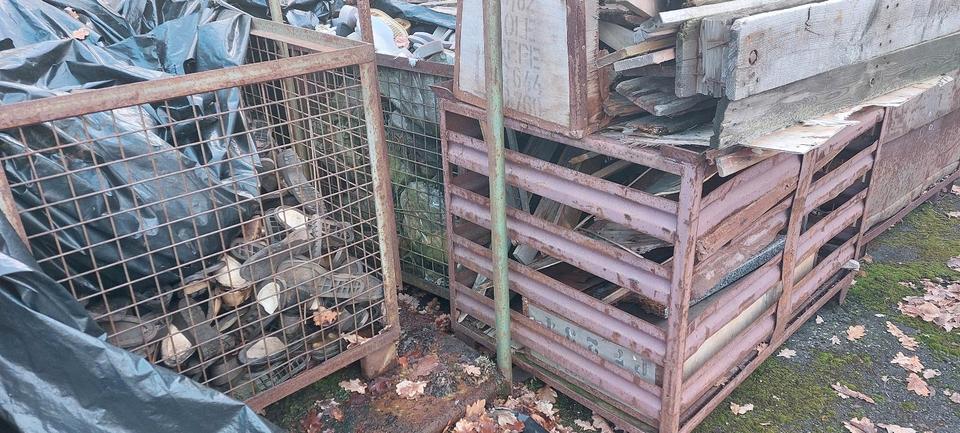 Schuhsohlen Gummi Gitterbox Schuhmacherbedarf Schuster Abfall in Creußen