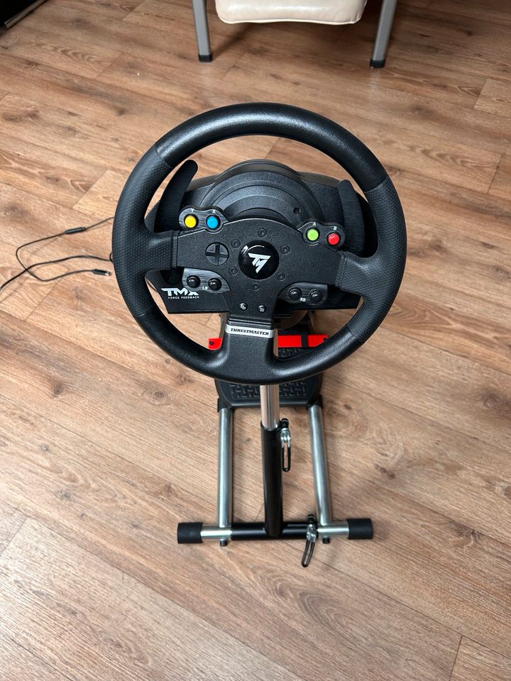 Thrustmasters Wheel Stand Pro in Niedersohren