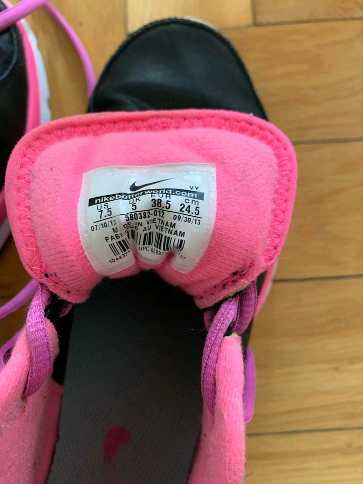 Nike Damenschuhe Sneaker Größe 38,5 lediglich indoor getragen in Köln