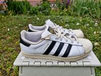Adidas Superstar Sneakers in weiß mit schwarzen Streifen Bayern - Goldbach Vorschau
