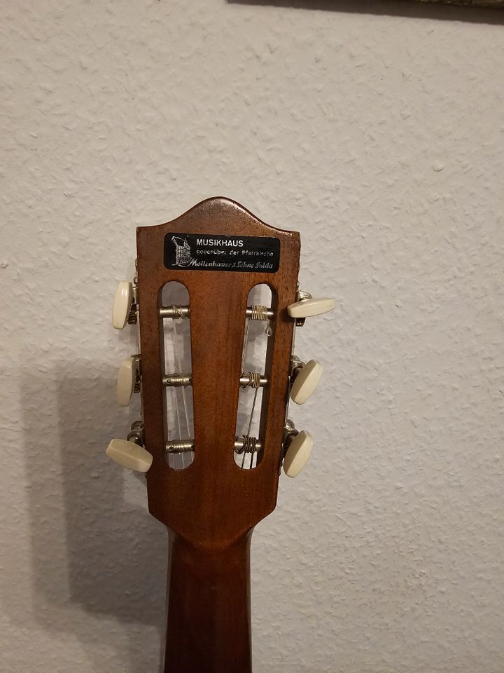 Gitarre klein in Kalbach